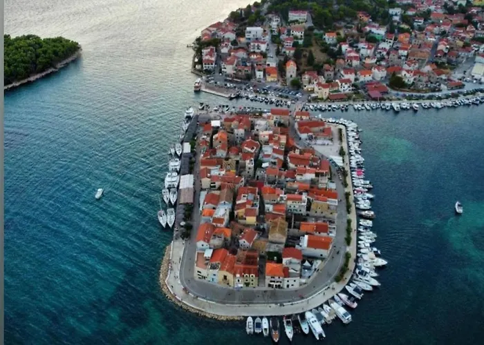 Captain\'S Lodge