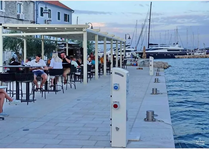 Captain\'S Lodge