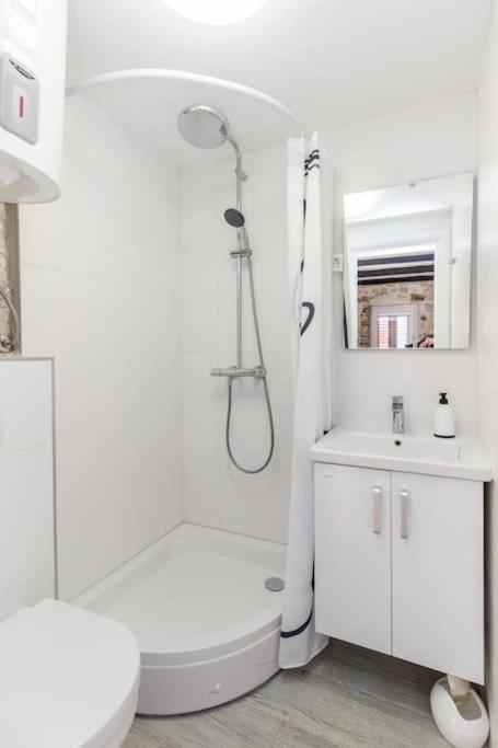 Apartment Captain's *