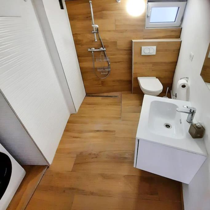 Apartment Captain's